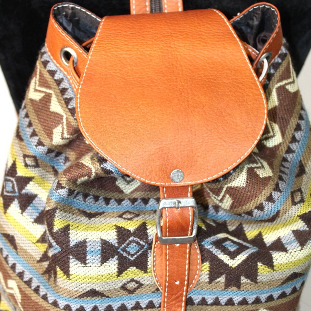Yacon Handcrafted Wool and Faux Leather Backpack - Picture 4 of 16